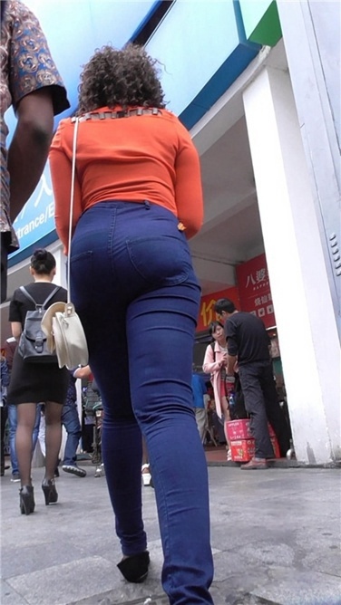 哟哟切克闹，黑妞来一发 [MP4/165MB]