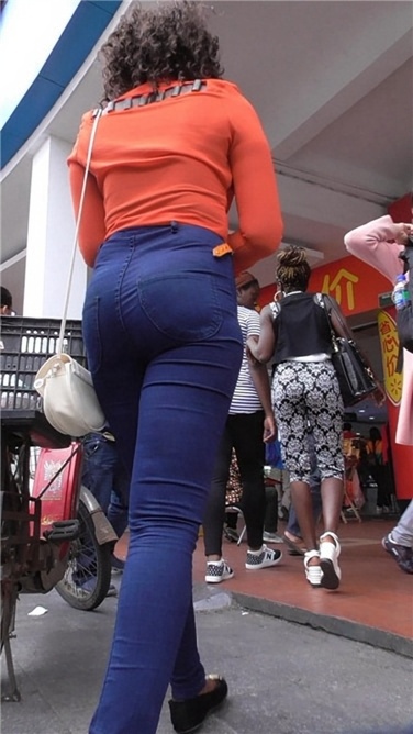 哟哟切克闹，黑妞来一发 [MP4/165MB]