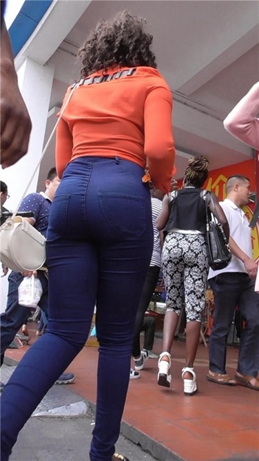 哟哟切克闹，黑妞来一发 [MP4/165MB]