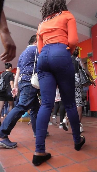 哟哟切克闹，黑妞来一发 [MP4/165MB]