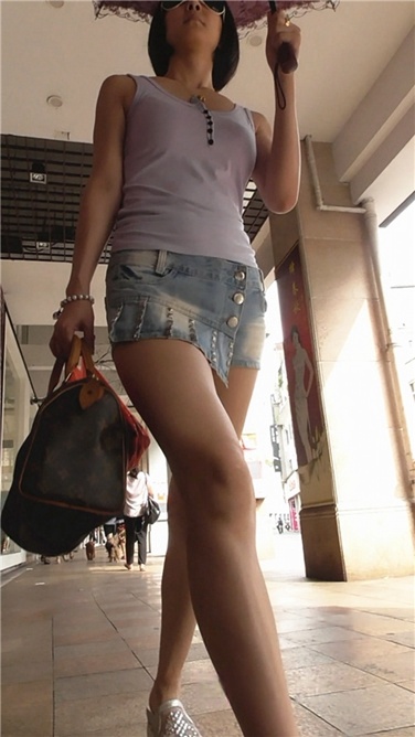 极品MM大长腿小蛮腰[MP4/1GB]