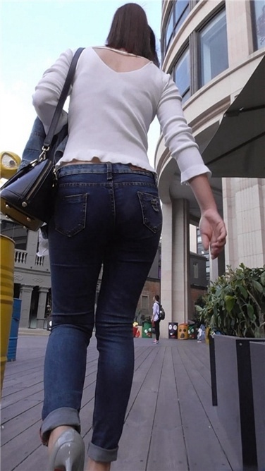 翘臀紧牛MM [MP4/462MB]