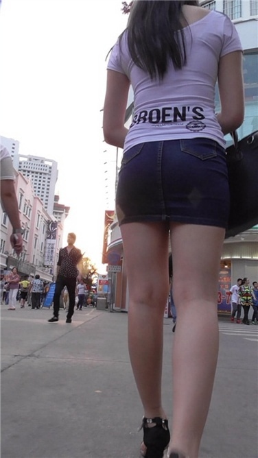 超给力牛仔裙MM[MP4/507MB]