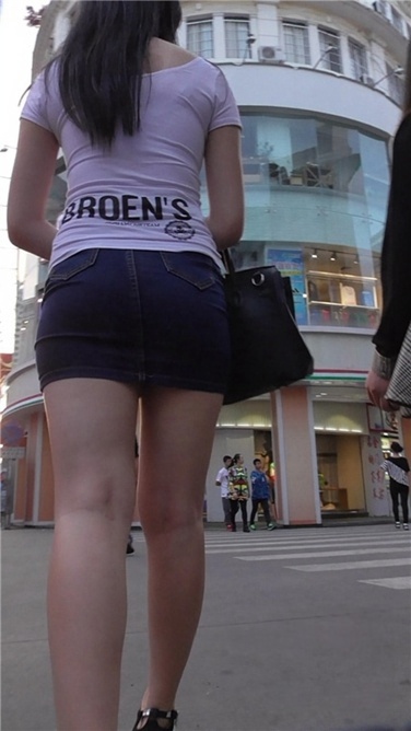 超给力牛仔裙MM[MP4/507MB]