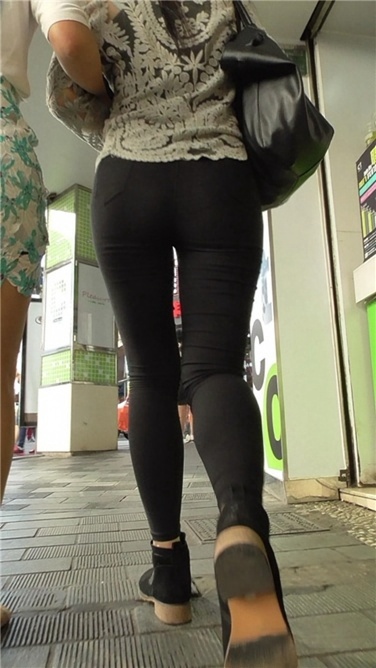 带感的丰满黑裤少妇[MP4/592MB]