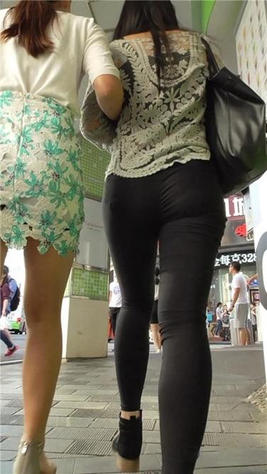 带感的丰满黑裤少妇[MP4/592MB]