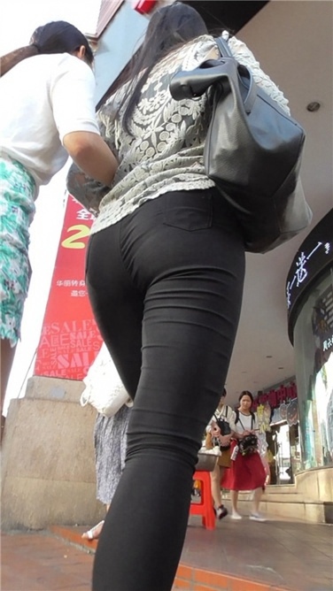 带感的丰满黑裤少妇[MP4/592MB]