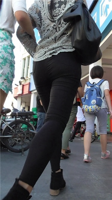 带感的丰满黑裤少妇[MP4/592MB]