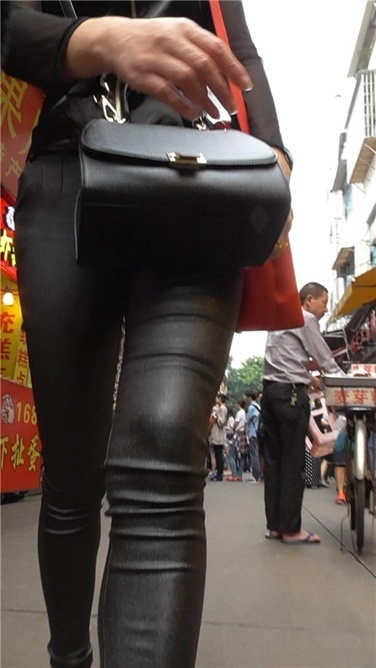 生猛皮裤熟妇 [MP4/512MB]