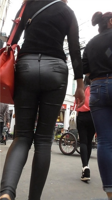 生猛皮裤熟妇 [MP4/512MB]