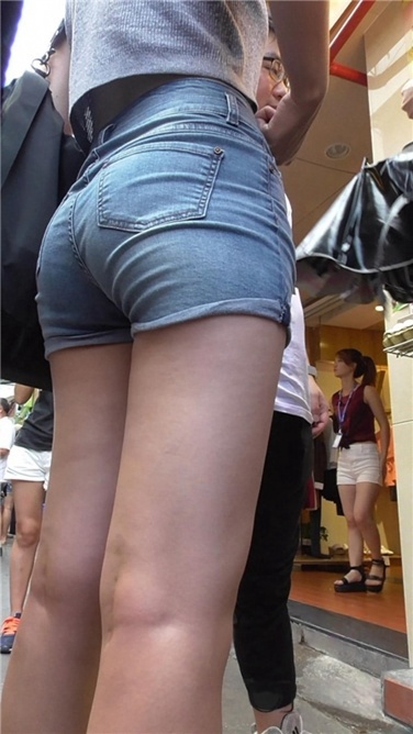 略显刁蛮的热裤MM [MP4/960MB]