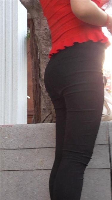 前凸后翘吃货一枚 [MP4/235MB]