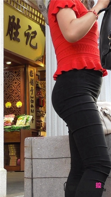 前凸后翘吃货一枚 [MP4/235MB]