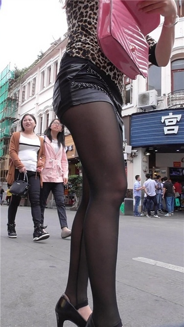 黑丝一对竟妖娆 [MP4/608MB]