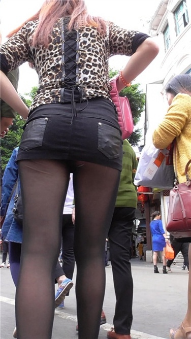 黑丝一对竟妖娆 [MP4/608MB]