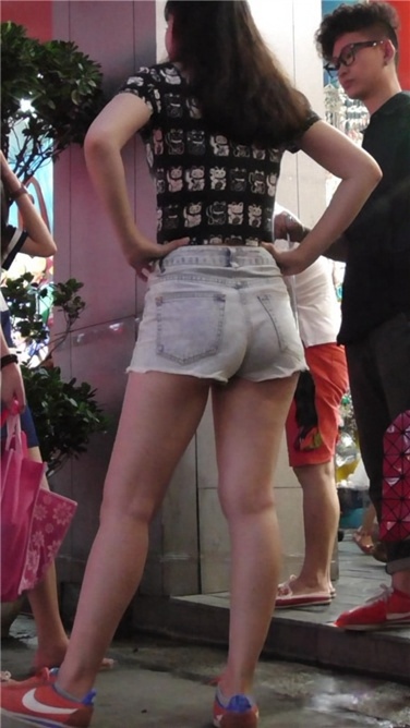 夜幕下静静地欣赏你的美 [MP4/598MB]