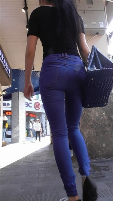 天蓝标准紧牛 [MP4/900MB]