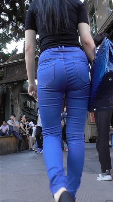 天蓝标准紧牛 [MP4/900MB]