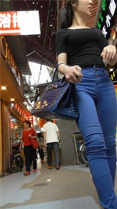 天蓝标准紧牛 [MP4/900MB]