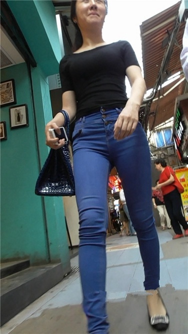 天蓝标准紧牛 [MP4/900MB]