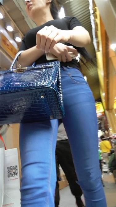 天蓝标准紧牛 [MP4/900MB]