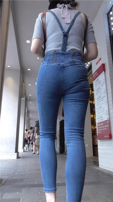 背带紧牛宽屯MM[MP4/1GB]