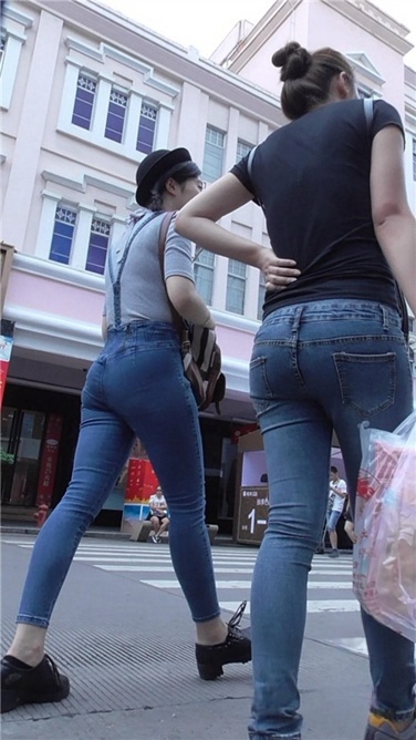 背带紧牛宽屯MM[MP4/1GB]