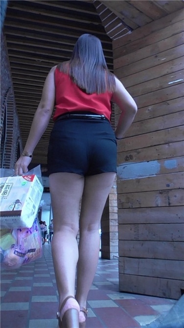 彪悍丰臀熟妇 [MP4/572MB]