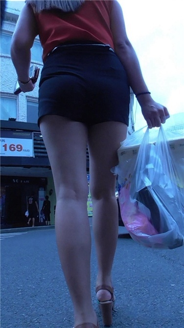 彪悍丰臀熟妇 [MP4/572MB]