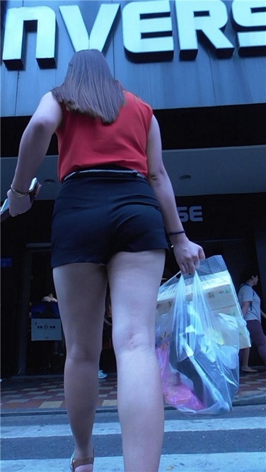 彪悍丰臀熟妇 [MP4/572MB]