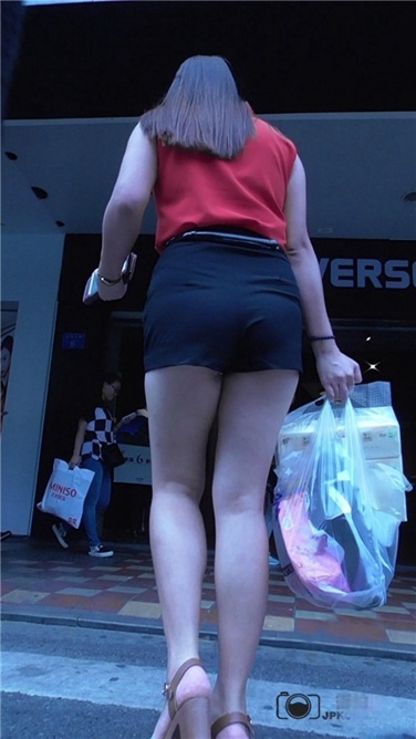 彪悍丰臀熟妇 [MP4/572MB]