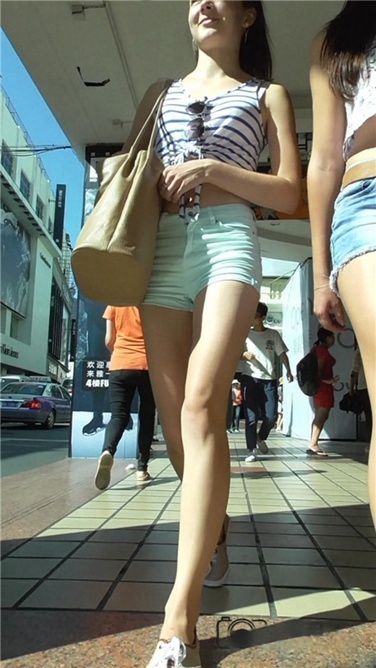 秋意浓，洋妞奔放依旧 [MP4/717MB]