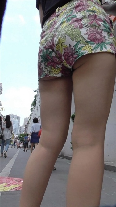 于繁花中月牙路 [MP4/557MB]