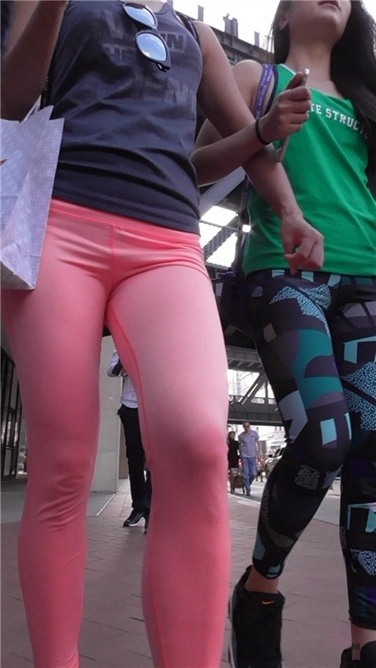 两个瑜伽妹 [MP4/263MB]