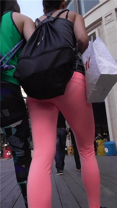 两个瑜伽妹 [MP4/263MB]