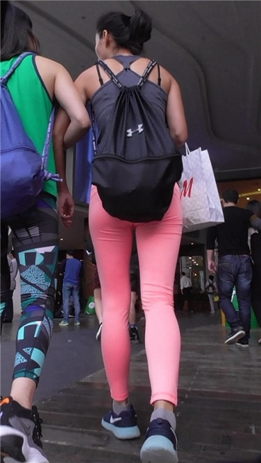 两个瑜伽妹 [MP4/263MB]