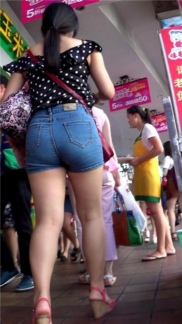 热牛川妹丰满紧翘[MP4/1GB]