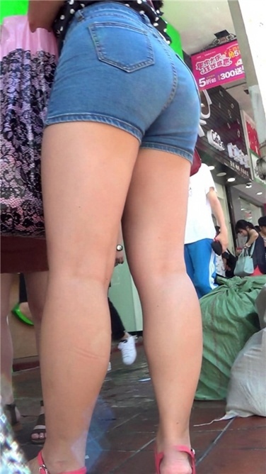 热牛川妹丰满紧翘[MP4/1GB]