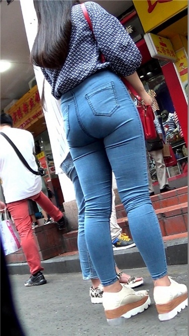 牛仔妹纸大PP太紧致，根本无法呼吸[MP4/2GB]