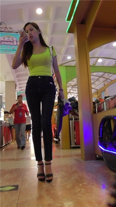 熟妇这身材这高跟，真是服了 [MP4/372MB]