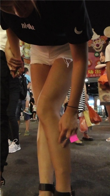 月牙白热裤MM [MP4/407MB]