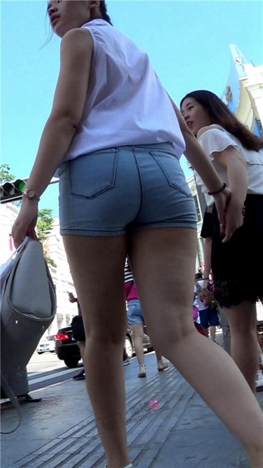 臀腿彪悍，长相甜美，男人最爱？[MP4/586MB]