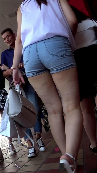 臀腿彪悍，长相甜美，男人最爱？[MP4/586MB]