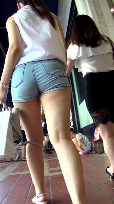 臀腿彪悍，长相甜美，男人最爱？[MP4/586MB]