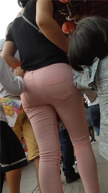 粉裤紧屯小少妇 [MP4/871MB]