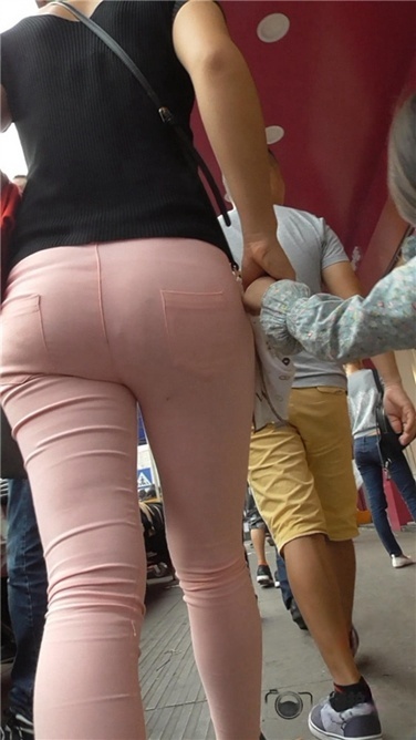 粉裤紧屯小少妇 [MP4/871MB]