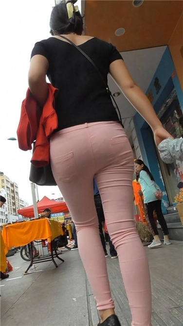 粉裤紧屯小少妇 [MP4/871MB]