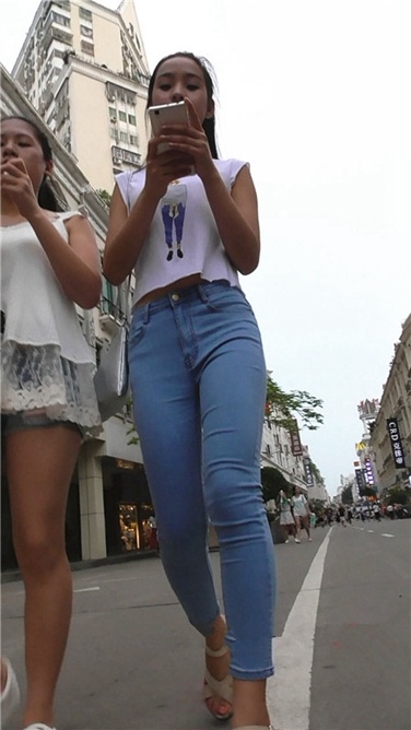 紧缚的丰满牛仔MM[MP4/633MB]