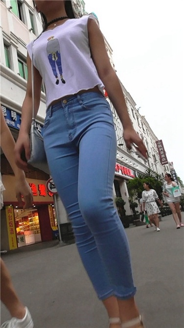 紧缚的丰满牛仔MM[MP4/633MB]