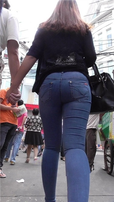 彪悍牛仔丰臀 [MP4/221MB]